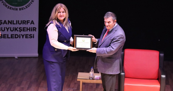 Büyükşehir Belediyesi, Üstün Dökmen’i Şanlıurfalılarla buluşturdu