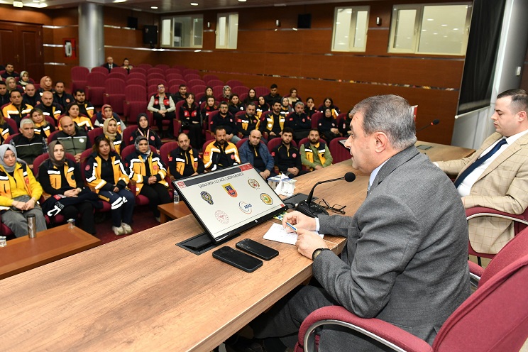Vali Şıldak, 112 Acil Çağrı Merkezi çalışanları ile bir araya geldi