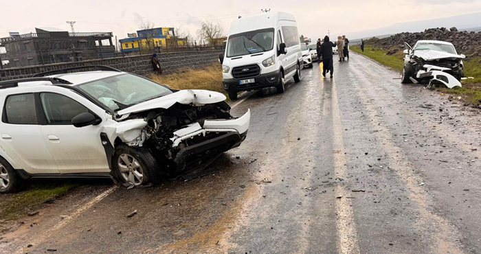 Siverek’te iki otomobil çarpıştı: 8 yaralı